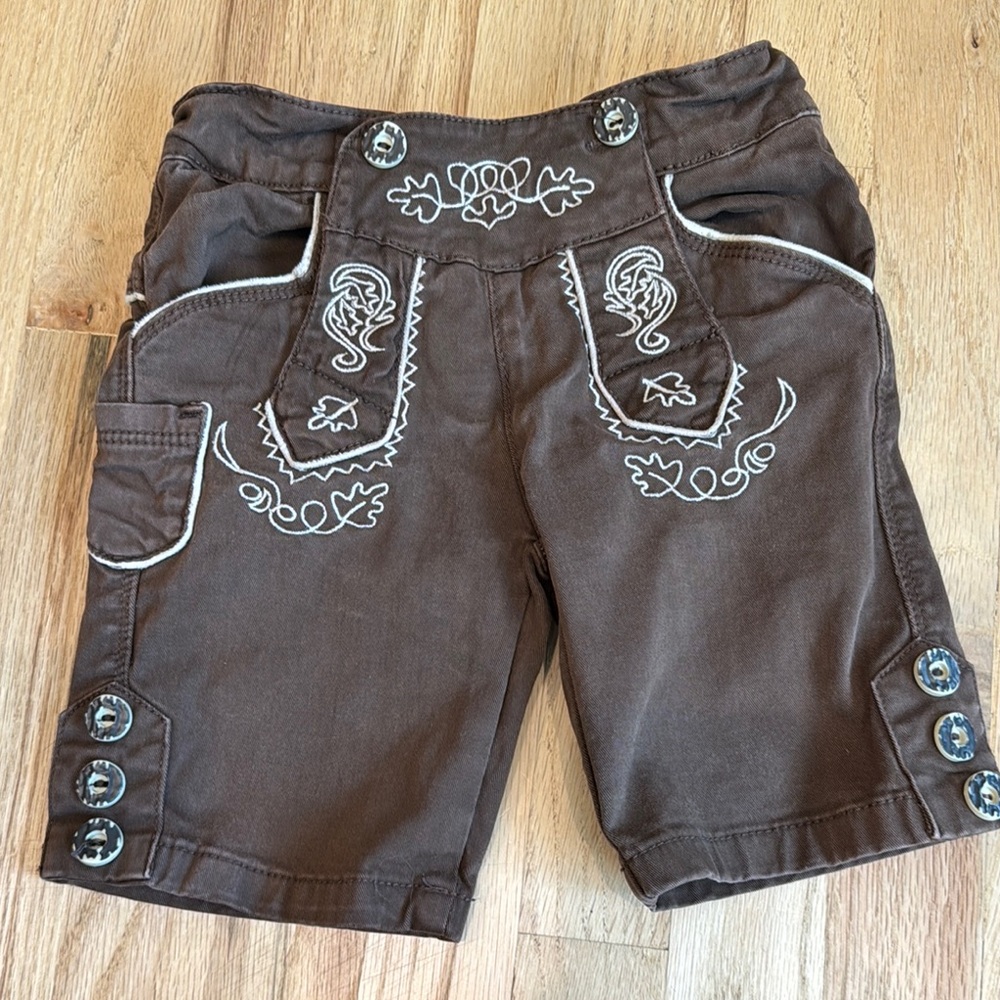 Brown lederhosen with ivory embroidery
